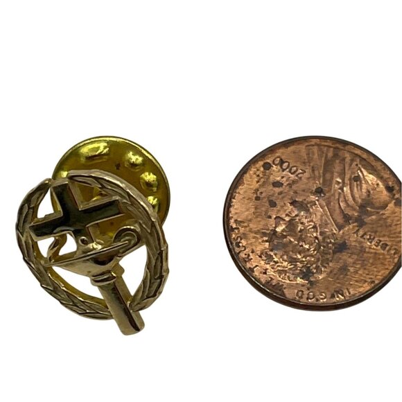 Gold Christian Cross & Lamp Of Knowledge Pin Badge With Laurel Wreath Design - Picture 2 of 3